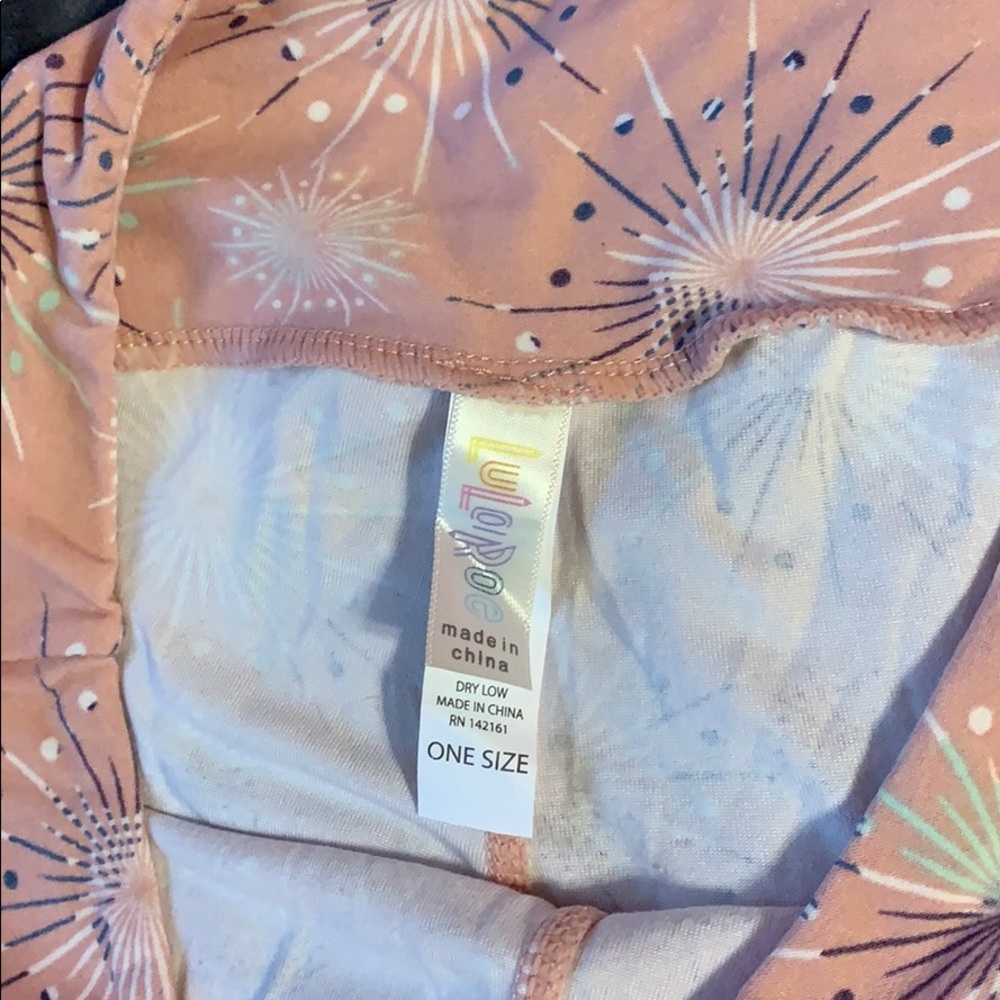 Lularoe one size leggings - Picture 3 of 4